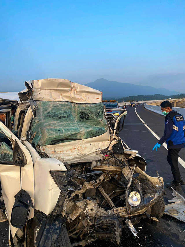     Kondisi Daihatsu Luxio usai alami kecelakaan maut di Tol Cisumdawu, Jawa Barat (Ist)