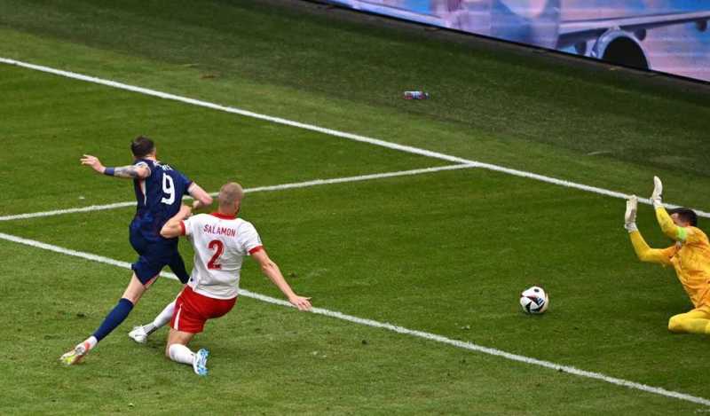     Polandia vs Belanda 1-2: Wout weghorst membawa De Oranje berbalik unggul di menit ke-83 (uefa.com)