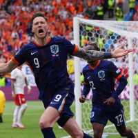 Polandia vs Belanda 1-2: Gol Telat Pemain Pengganti Weghorst Menangkan De Oranje