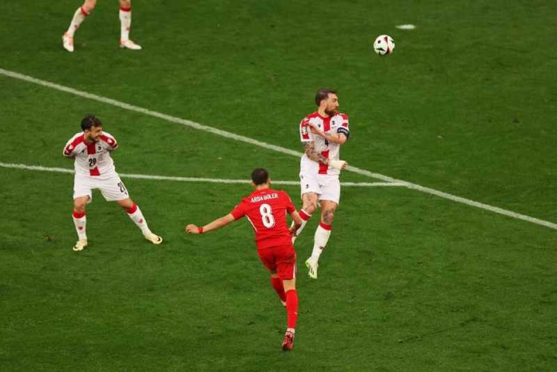     Turkiye vs Georgia 3-1: Arda Guler mencetak gol indah bagi Turkiye sekaligus melewati rekor Cristiano Ronaldo sebagai pemain termuda yang mencetak gol di Piala Eropa (uefa.com)
