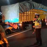 Detik-detik Kecelakaan Porsche vs Truk di Tol Dalam Kota: Terseret 150 Meter
