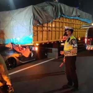 Detik-detik Kecelakaan Porsche vs Truk di Tol Dalam Kota: Terseret 150 Meter