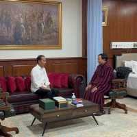 Prabowo Operasi Kaki, Cedera Usai 2 Kali Jatuh Saat Terjun Payung: Pertaruhan Nyawa