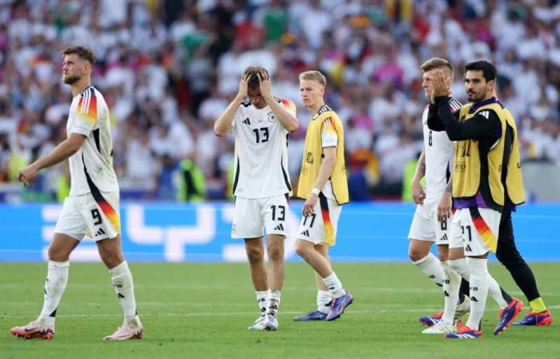     Spanyol vs Jerman 2-1: Jerman meneruskan tradisi Tuan Rumah yang selalu gagal menjadi juara selama 40 tahun. (uefa.com)