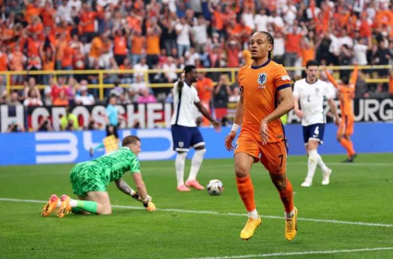     Belanda vs Inggris: Xavi Simons mencetak gol pertama untuk Belanda di menit ke-7 (uefa.com)