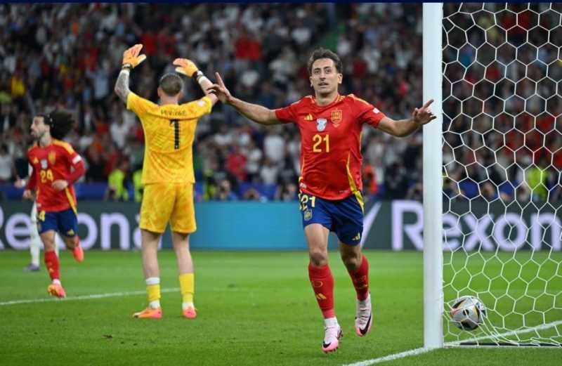     Spanyol vs Inggris: Mikel Oyarzabal mencetak gol kemenangan La Furia Roja atas Inggris (uefa.com)