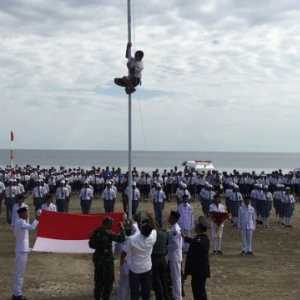 Joni Pemanjat Tiang Bendera di HUT RI Tak Lulus TNI, Istana Buka Suara