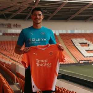 Dipinjamkan Ipswich ke Blackpool, Elkan Baggott Batal Main di Premier League