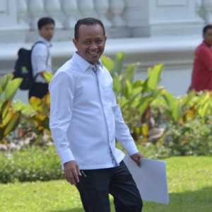 Viral Beredar Foto Bahlil Lahadalia dan Sebotol Wiski Rp38 Juta, Penyebar Dipolisikan