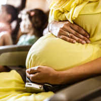 Syarat Naik Pesawat Umum Bagi Ibu Hamil. Haruskah Pakai Jet Pribadi Seperti Erina?