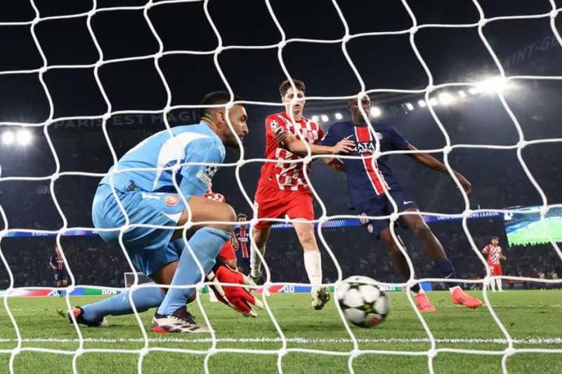     Paris Saint-Germain vs Girona 1-0: blunder kiper Girona Paulo Gazzaniga membawa kemenangan bagi PSG di penghujung pertandingan (uefa.com)