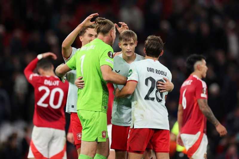     Manchester United vs FC Twente: Setan Merah gagal meraih kemenangan saat menjamu Twente di Old Trafford (uefa.com)