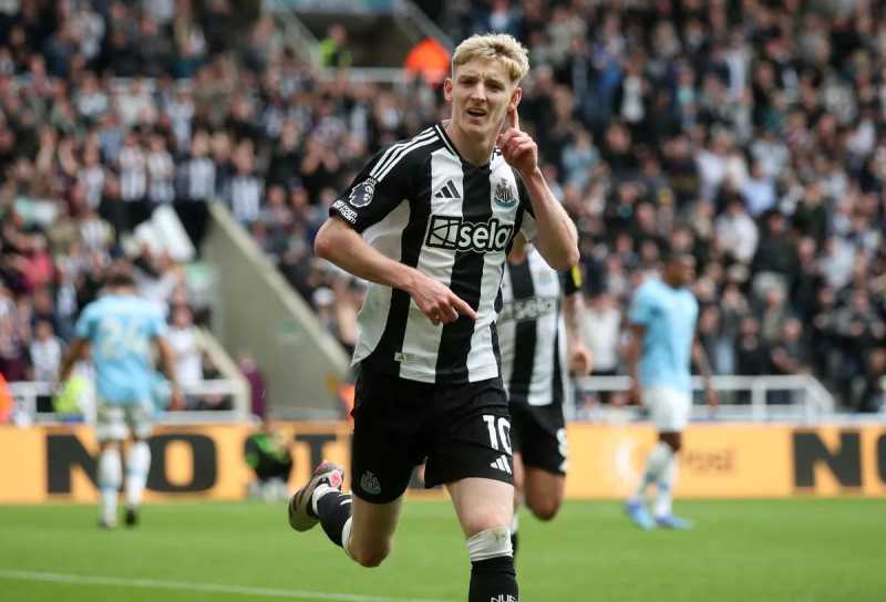     Newcastle United vs Manchester City 1-1: Anthony Gordon mengaggalkan kemenangan The Citizens usai mencetak gol lewat titik penalti (premierleague.com)