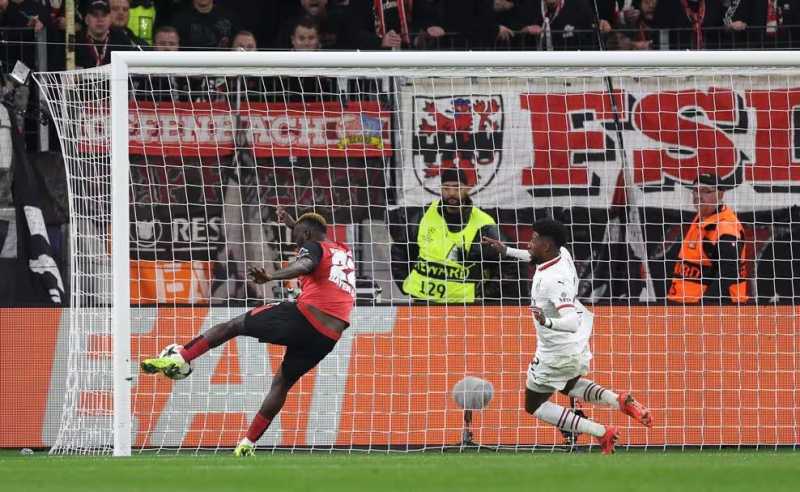     Bayer Leverkusen vs AC Milan: Victor Boniface mencetak gol tunggal kemenangan bagi Leverkusen (uefa.com)