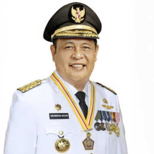 Disebut Hilang Oleh KPK, Gubernur Kalsel Paman Birin Muncul Pimpin Upacara