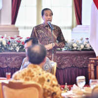 Hari Kerja Terakhir: Jokowi Jamu Makan Siang Menteri, Menunya: Pempek, Kambing Guling