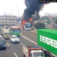 Bus Wisata Angkut 58 Anak TK Terbakar di Tol Dalam Kota Jakarta