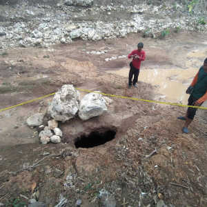 Lubang Misterius Sedot Air Sungai Kalisat di Blitar Hingga Kering