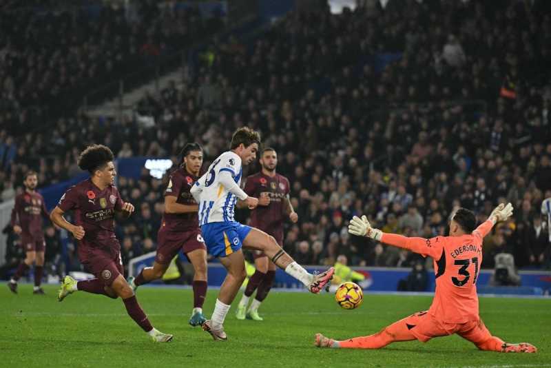     Brighton & Hove Albion vs Manchester City: Matt O'Riley mencetak gol kemenangan bagi Brighton atas Man City (premierleague.com)