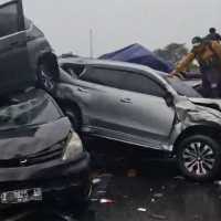 Breaking News: 21 Mobil Tabrakan Beruntun di Tol Cipularang, Arus ke Jakarta Lumpuh