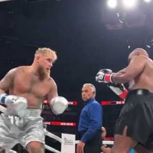 Hasil Mike Tyson vs Jake Paul: Si Leher Beton Kalah Angka Usai Tarung 8 Ronde