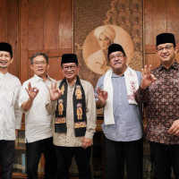 Anies Kembali Terima Kunjungan Pramono-Rano Karno, Beri Pose Tiga Jari