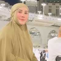 Heboh Isa Zega Berhijab Saat Umroh di Arab Saudi