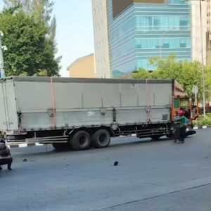 Kecelakaan Maut di Slipi: Truk Tronton Tabrak 8 Kendaraan, 1 Tewas