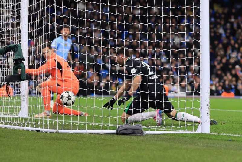     Manchester City vs Feyenoord: Santiago Gimenez menyumbang satu gol saat Feyenoord menahan Man City 3-3 (uefa.com)