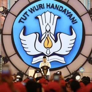 Prabowo Umumkan Gaji Guru Naik 1 Kali Gaji dan Non-ASN Jadi Rp2 juta Mulai 2025