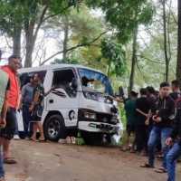 Mikro Bus Terguling di Jalur Wisata Puncak Bogor, 1 Tewas dan Belasan Luka