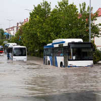 Hujan Deras Guyur Jakarta: Kelapa Gading Hingga Cengkareng Banjir