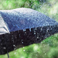 Hujan Jakarta Mengandung Mikroplastik, Menkes: Pakai Masker, Jangan Keluar Saat Hujan