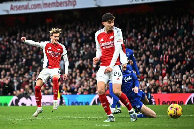     Arsenal vs Everton: The Gunners dan The Toffees bermain imbang tanpa gol (premierleague.com)