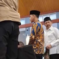 Viral Jemaah di Masjid Diusir Demi Gibran Sholat di Baris Depan, Ini Kata Paspampres