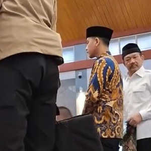 Viral Jemaah di Masjid Diusir Demi Gibran Sholat di Baris Depan, Ini Kata Paspampres