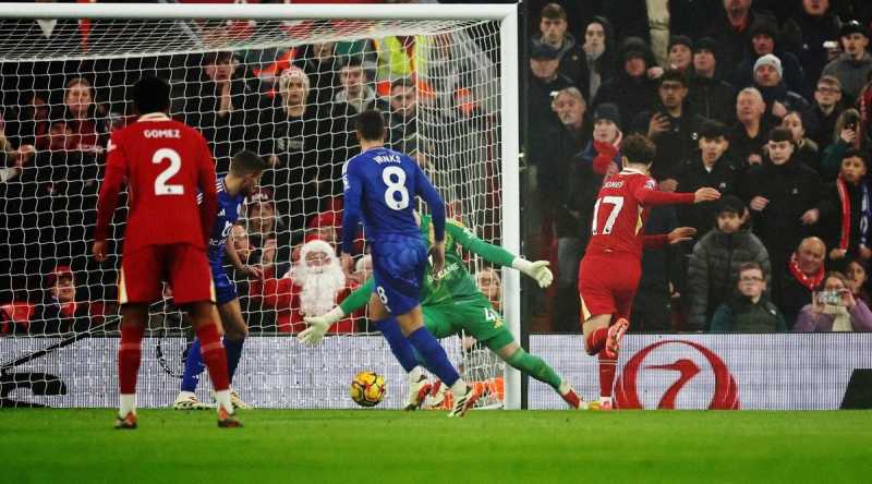     Liverpool vs Leicester City: gol Curtis Jones di menit 47 membawa The Reds berbalik unggul 2-1 atas The Foxes (premierleague.com)