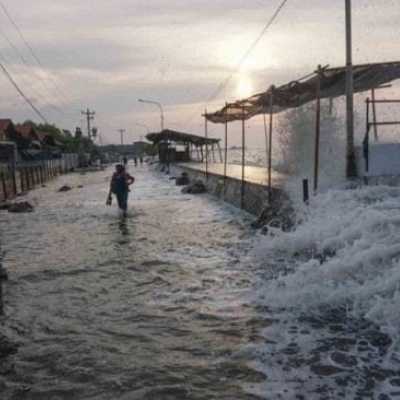 Peringatan dini BMKG: 21 Provinsi bakal diterjang banjir rob, catat waktunya