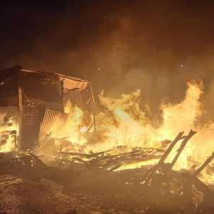 6 Rumah dan 1 Kantor Kelurahan di Jakut Terbakar Gegara Petasan, 1 Warga Jadi Korban