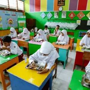 Gibran Tak Suka Menu Makan Bergizi Gratis di Surabaya, Minta Menu Ayam Goreng