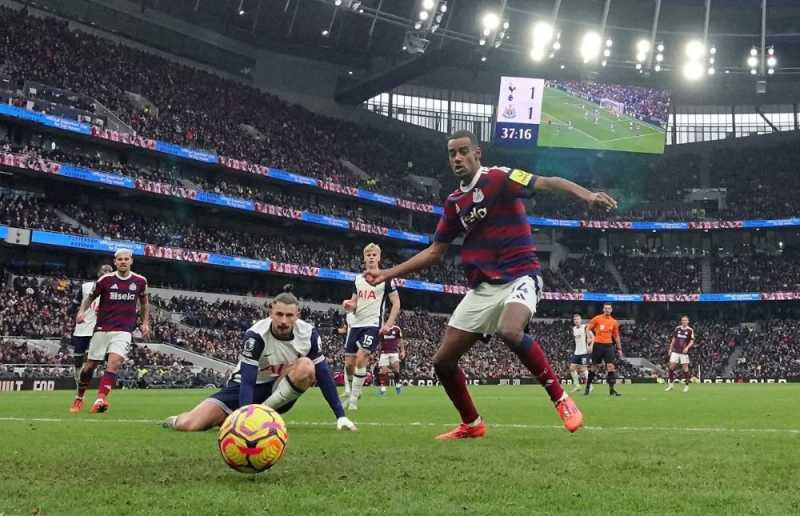     Tottenham Hotspur vs Newcastle United: Alexander Isak mencetak gol kemenangan bagi The Magpies (premierleague.com)