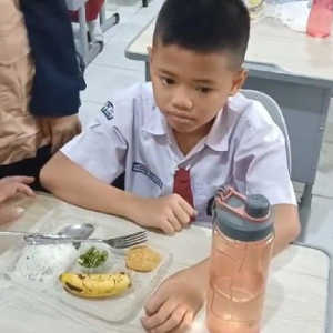 Menunya Tempe dan Buncis, Gibran Tolak Makan Bergizi Gratis dari Presiden Prabowo