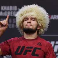 Legenda UFC Khabib Nurmagomedov Diusir dari Pesawat, Apa Penyebabnya?
