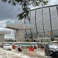 Jalan Depan JIS Terendam Banjir Rob
