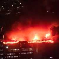 Damkar Evakuasi 4 Korban Tewas dari Lantai 8 Glodok Plaza, Belum Teridentifikasi