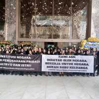 Viral ASN Kemendikti Demo Minta Diselamatkan dari Menteri Tukang Tampar dan Pecat