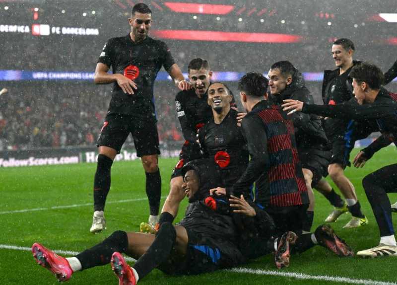     Benfica vs Barcelona: Gol Rapinha di menit 90+6 membawa Barcelona berbalik unggul dan memenangi laga 9 gol (uefa.com)