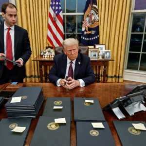 Jadi Presiden AS, 11 Gebrakan Donald Trump: Cuma Akui 2 Jenis Kelamin, CLBK ke China