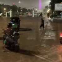 Kawasan Monas Terendam Banjir, Ketinggian Hingga 30 Cm