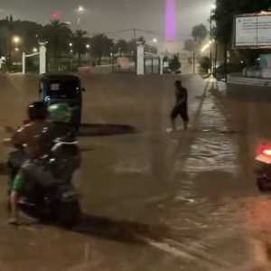 Kawasan Monas Terendam Banjir, Ketinggian Hingga 30 Cm